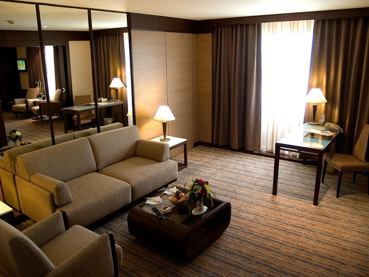 בנגקוק Zenith Sukhumvit Hotel מראה חיצוני תמונה